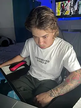 AngelLatinBoy online show from March 14, 9:09 pm