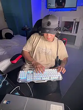AngelLatinBoy online show from April 8, 2:33 am