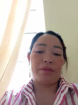 Snapshot of Yellow-pink chatting on July 23, 1:52 am Yellow-pink online show from July 23, 1:52 am