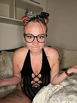 Fiebie licious  online show from July 26, 1:47 am