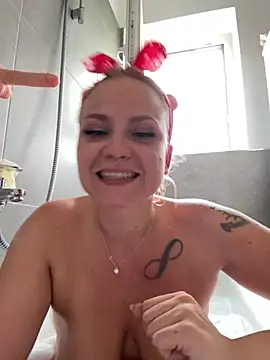 Fiebie licious  online show from July 26, 2:13 pm