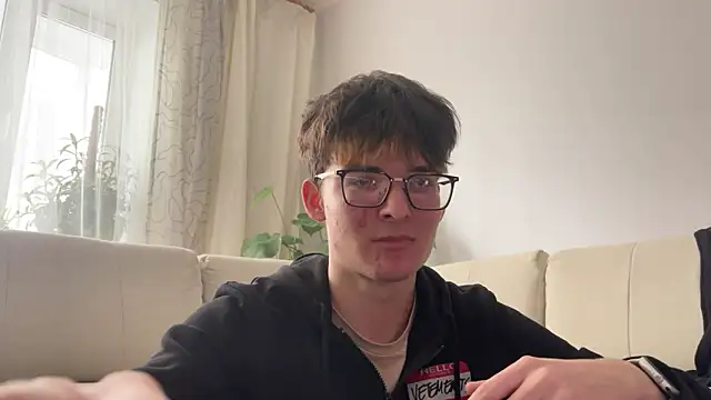 Snapshot of niksikor chatting on March 19, 1:04 pm niksikor online show from March 19, 1:04 pm