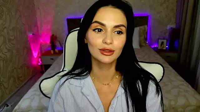 Snapshot of MilaaSweety chatting on July 3, 8:04 pm MilaaSweety online show from July 3, 8:04 pm