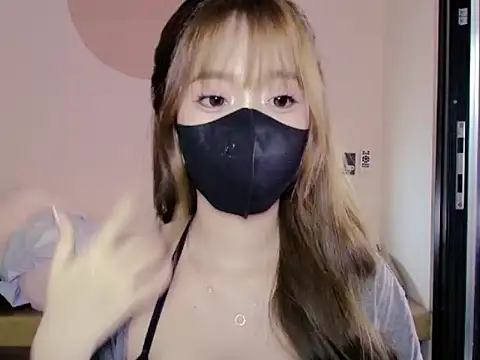 Snapshot of HeooPeppa chatting on June 23, 9:51 am HeooPeppa online show from June 23, 9:51 am