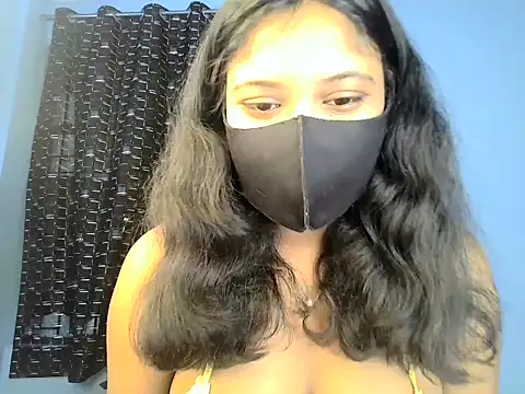 KASHISH SINGH  online show from May 18, 9:15 am