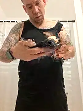 Snapshot of Brandon23xxxgb chatting on April 20, 2:25 am Brandon23xxxgb online show from April 20, 2:25 am