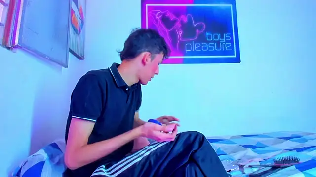 Desire Boys1 online show from May 1, 5:50 pm