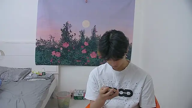 icecream-002 online show from April 29, 5:30 pm