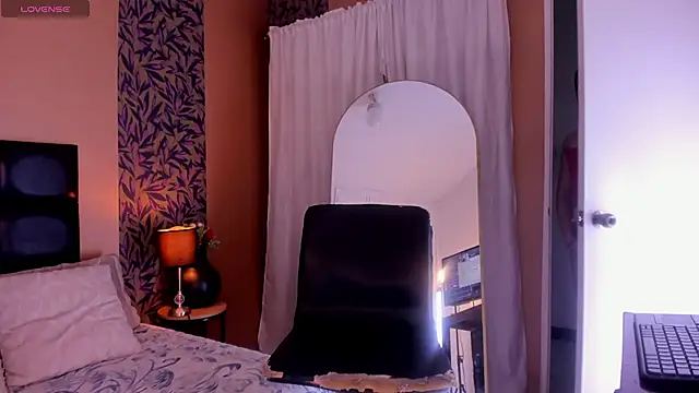 july quinzel online show from June 28, 2:28 am