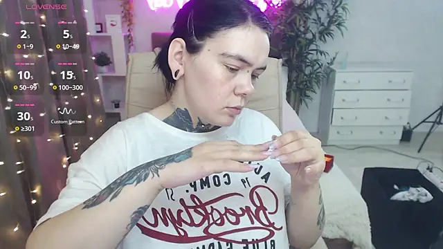 Qwerty Anna Lbo online show from March 16, 4:29 am