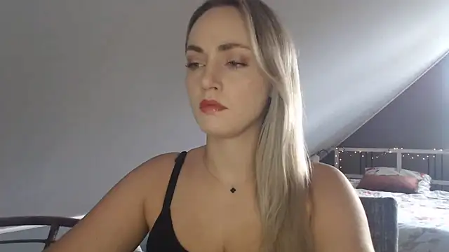 ScarlettSensitive online show from July 6, 6:21 am