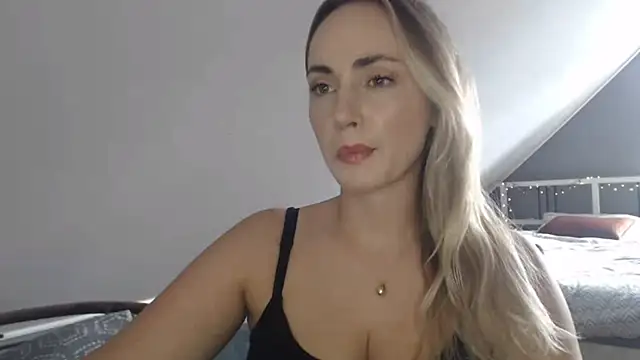 ScarlettSensitive online show from July 22, 2:20 pm