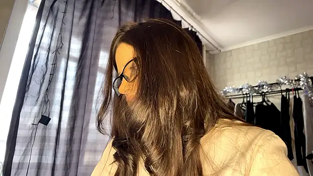 AnnyLadger online show from March 17, 3:15 pm