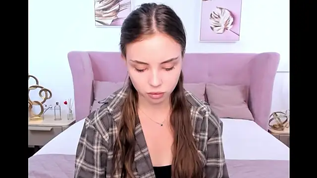 MyEvelin online show from June 17, 3:42 am