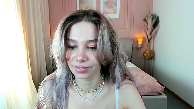 LuluAlis online show from April 27, 1:31 pm