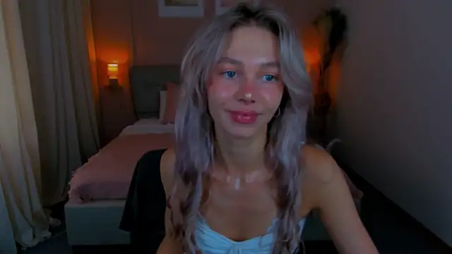 LuluAlis online show from July 8, 2:43 pm