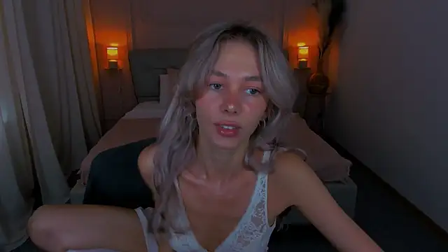 LuluAlis online show from July 10, 2:19 pm