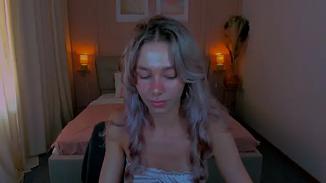 LuluAlis online show from July 12, 2:19 pm
