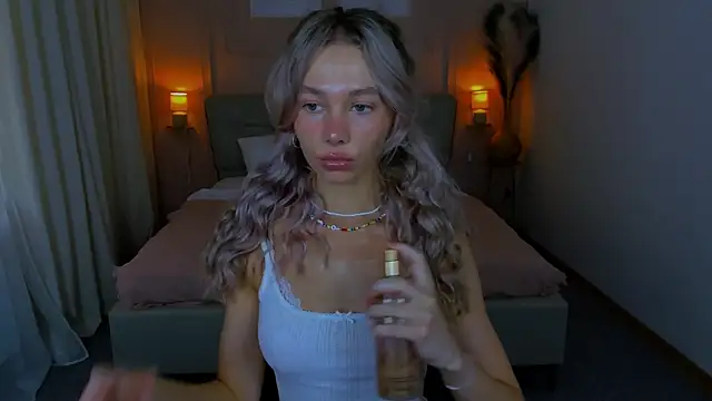 LuluAlis online show from July 26, 1:29 pm