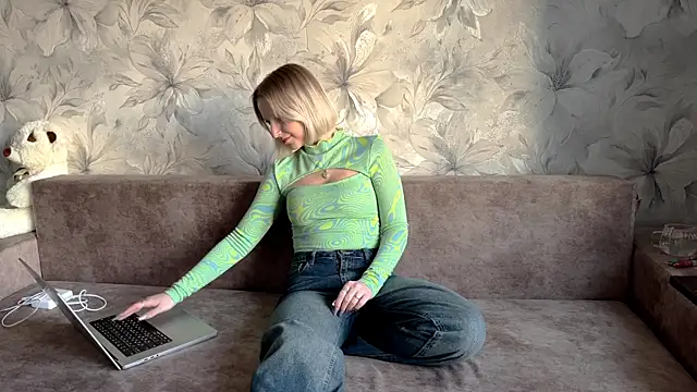 RebbecaBabe online show from March 14, 3:50 pm