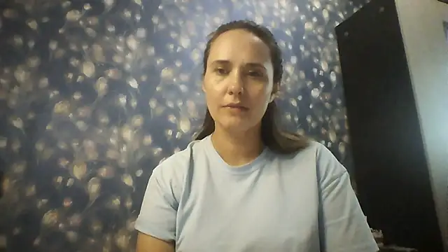 Alisa07qw online show from June 18, 1:59 pm