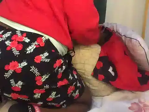 Snapshot of Sexxybella_ chatting on June 24, 7:13 pm Sexxybella online show from June 24, 7:13 pm