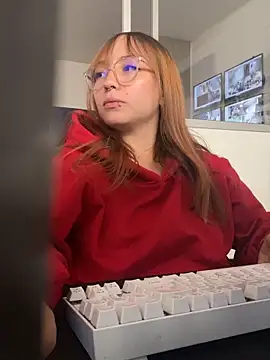Milaac  online show from April 6, 4:52 pm