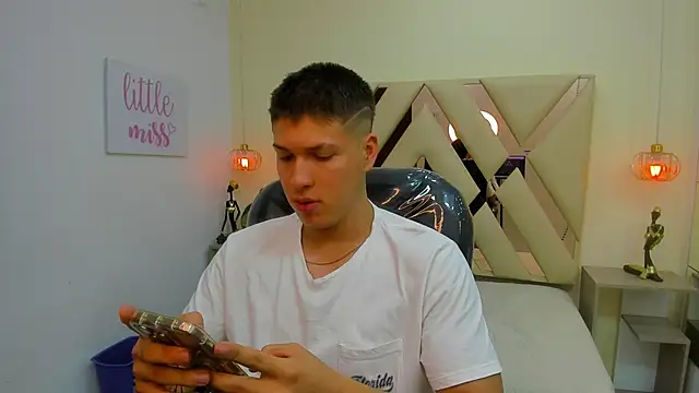 AlessandroFranco online show from April 20, 7:04 pm