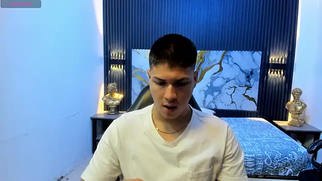 Snapshot of AlessandroFranco chatting on June 22, 1:19 pm AlessandroFranco online show from June 22, 1:19 pm