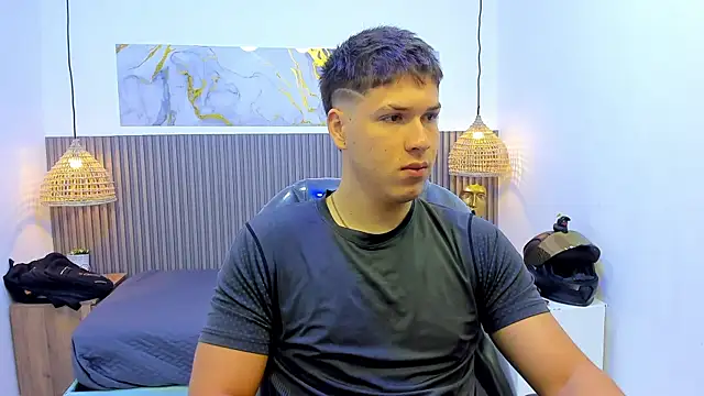 Snapshot of AlessandroFranco chatting on August 5, 12:30 pm AlessandroFranco online show from August 5, 12:30 pm