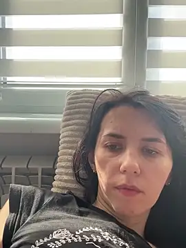 Oliviyaa kiss  online show from March 15, 12:22 pm