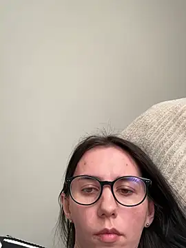 Oliviyaa kiss  online show from March 17, 3:26 pm