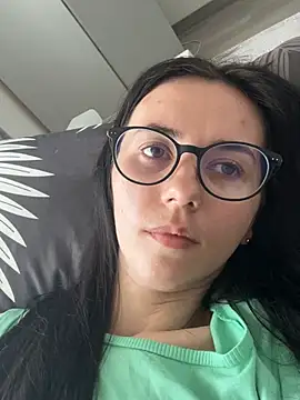 Oliviyaa kiss  online show from March 18, 8:39 am