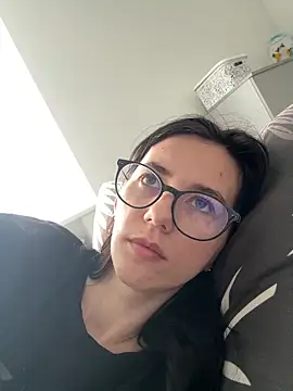 Oliviyaa kiss  online show from March 19, 1:15 pm