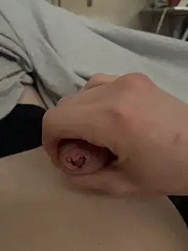Snapshot of curvedlongdick chatting on April 2, 1:31 pm curvedlongdick online show from April 2, 1:31 pm