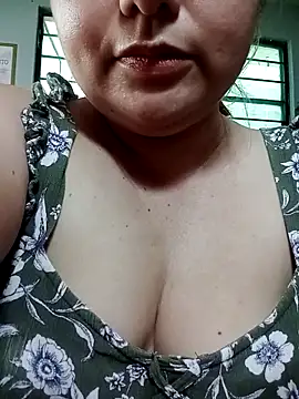 jennyyhottt online show from May 1, 6:01 pm
