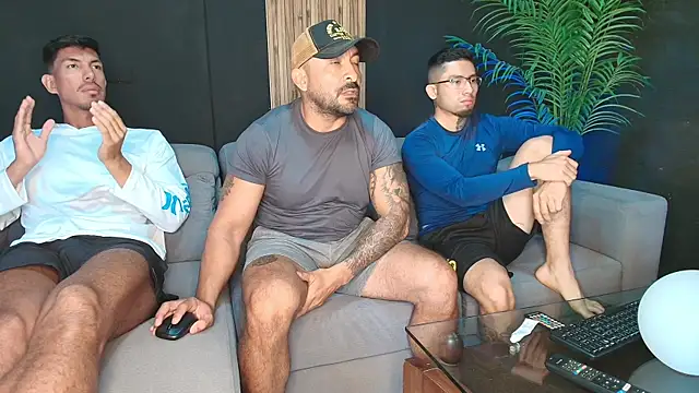 Snapshot of angelstream chatting on March 30, 2:29 pm angelstream online show from March 30, 2:29 pm