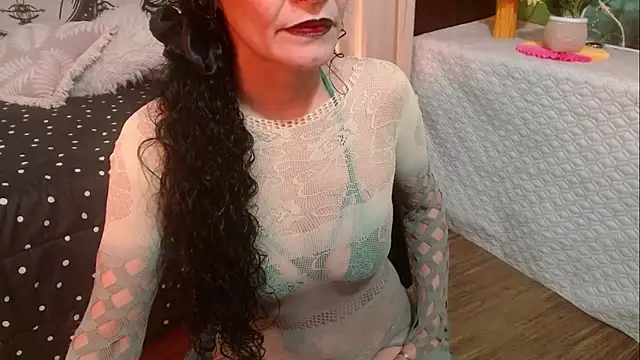  Alexandra Jones online show from May 2, 3:33 am