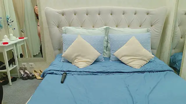 Redhead Vixen  online show from March 16, 1:22 am