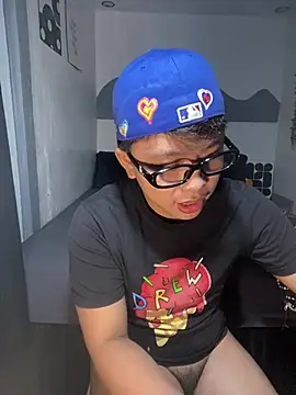 Snapshot of urasianrey chatting on July 28, 8:52 pm urasianrey online show from July 28, 8:52 pm