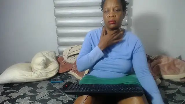 Snapshot of JoycyQueen chatting on May 3, 4:57 pm JoycyQueen online show from May 3, 4:57 pm