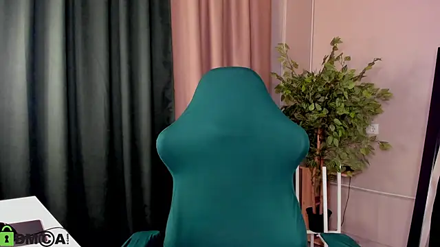 Snapshot of Aurora_Temptia chatting on May 5, 11:35 pm Aurora Temptia online show from May 5, 11:35 pm