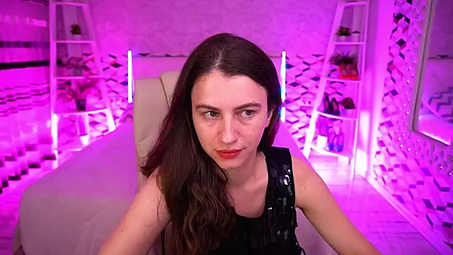 LittleJulii online show from June 10, 7:35 pm