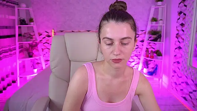 LittleJulii online show from June 19, 12:42 pm