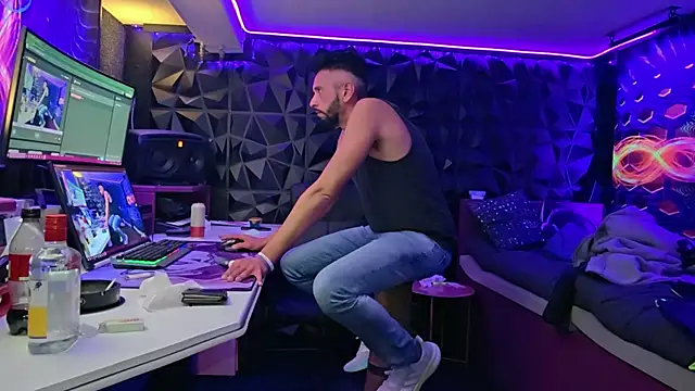 public streamer online show from March 14, 1:01 am