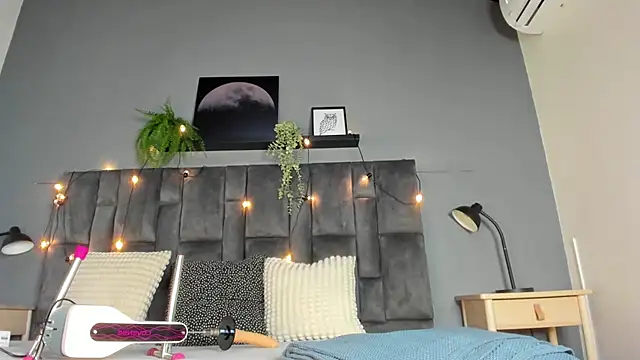 Meganlove   online show from July 4, 4:07 am