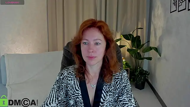 Snapshot of LeticiaRomano chatting on May 17, 3:59 am LeticiaRomano online show from May 17, 3:59 am