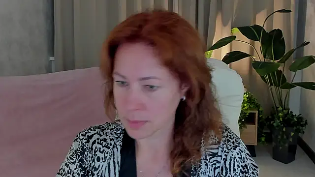 Snapshot of LeticiaRomano chatting on May 18, 4:07 am LeticiaRomano online show from May 18, 4:07 am