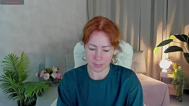 Snapshot of LeticiaRomano chatting on May 22, 3:57 am LeticiaRomano online show from May 22, 3:57 am