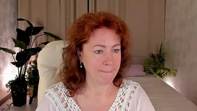 Snapshot of LeticiaRomano chatting on June 4, 4:07 am LeticiaRomano online show from June 4, 4:07 am
